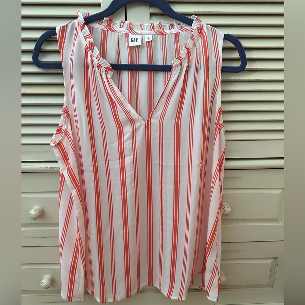Gap Sleeveless Top. Size medium